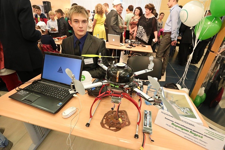От щетки до беспилотника: в технопарке открылась выставка робототехники