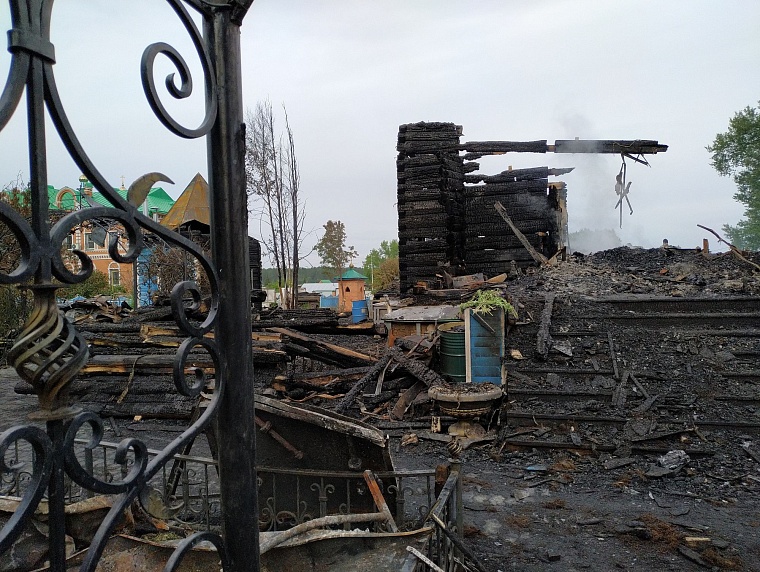 Пять главных вопросов о пожаре в Чимеево