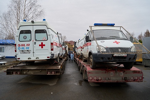 Из Тюмени в зону спецоперации отправили пять машин скорой помощи и УАЗ