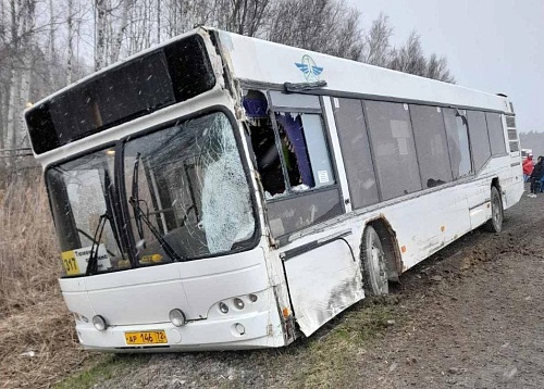 На трассе Курган - Тюмень автобус с пассажирами попал в ДТП