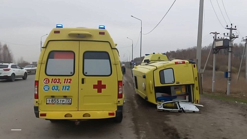 В столкновении скорой и "КамАЗа"на трассе Екатеринбург - Тюмень пострадали пять человек