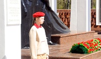 Тюменцы возложили венки к Вечному огню мемориального комплекса «Память». Фоторепортаж