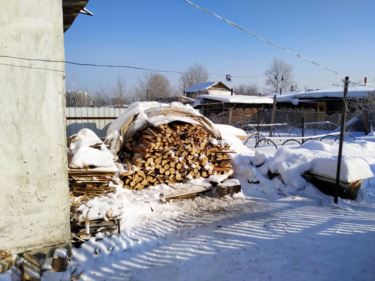 В квартирах дома на Магаданской в Тюмени пенсионерки не снимают валенки |  Вслух.ru