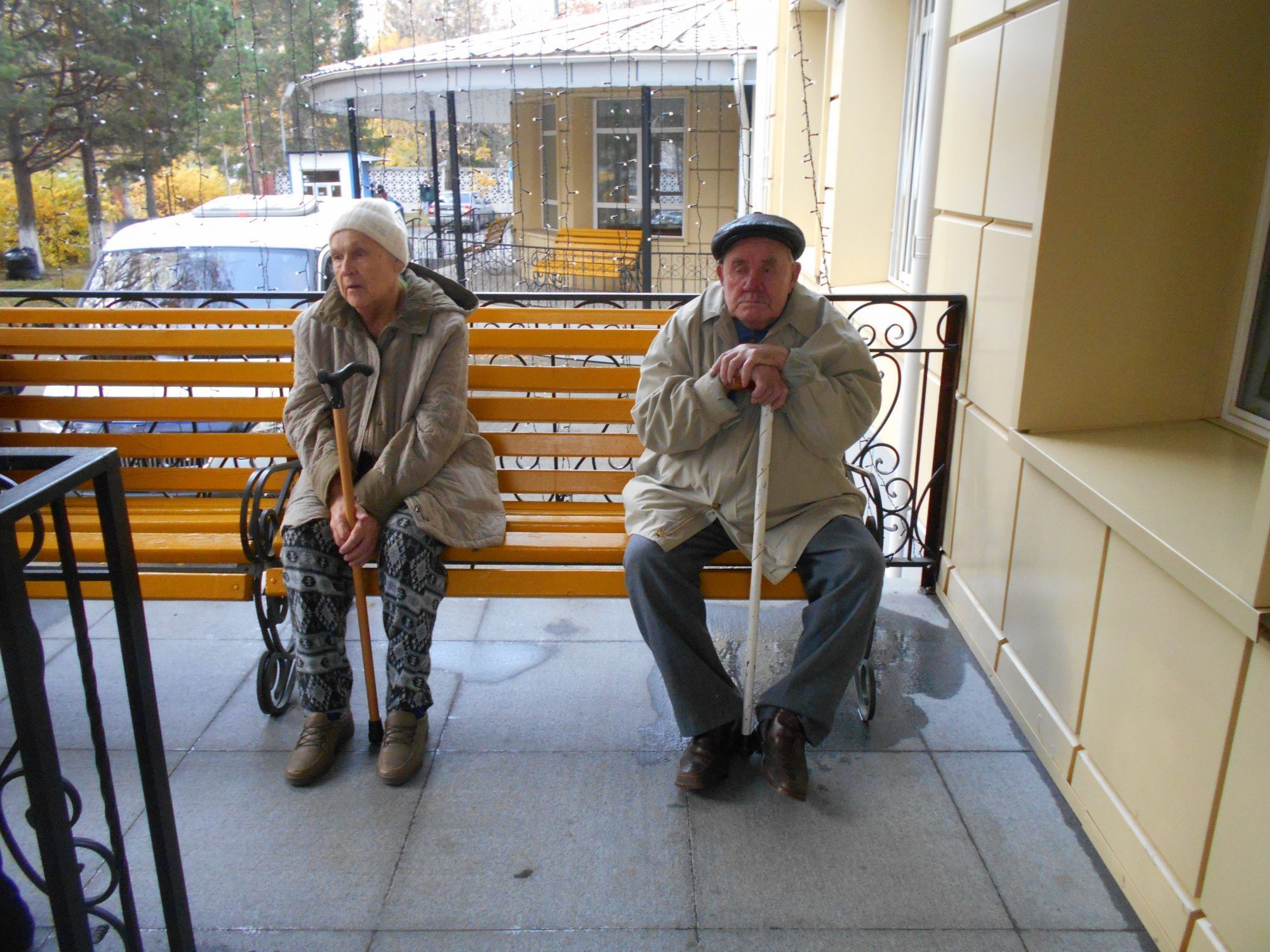 Песня где старики. Дом престарелых Тюмень. Где живут старики. Дом престарелых в Тюмени и Тюменской области. Тюмень пожилые люди общество.