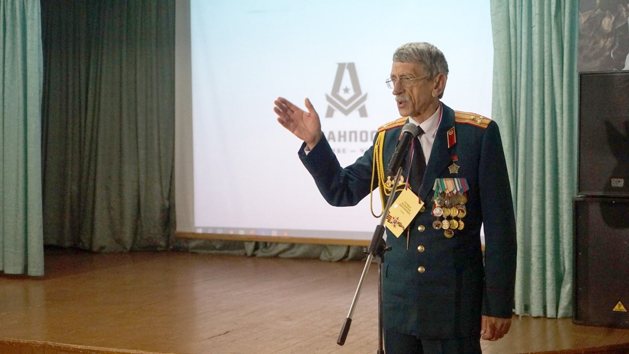 В центре “Аванпост” прошла встреча ветеранов с воспитанниками | Вслух.ru