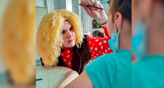 Справиться со страхом в больнице маленьким ямальцам помогает домовенок Кузя