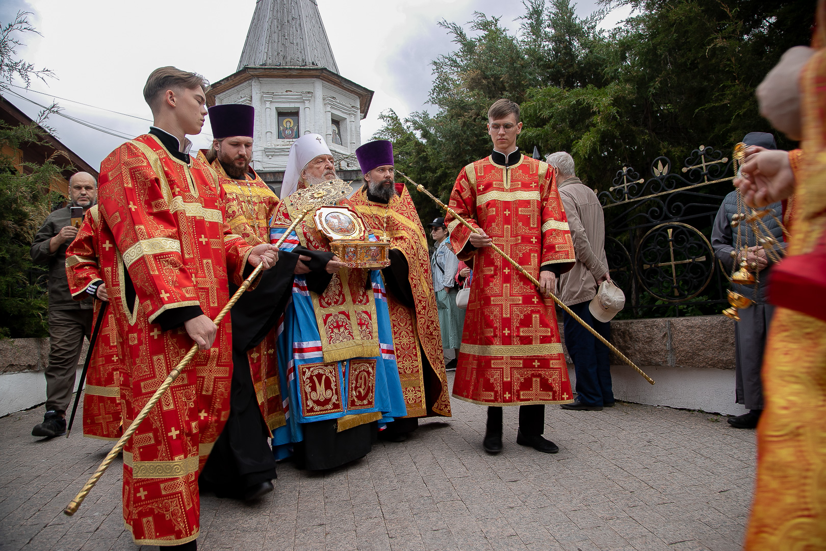 В Тюмень прибыл ковчег с мощами великомученика Георгия Победоносца |  Вслух.ru