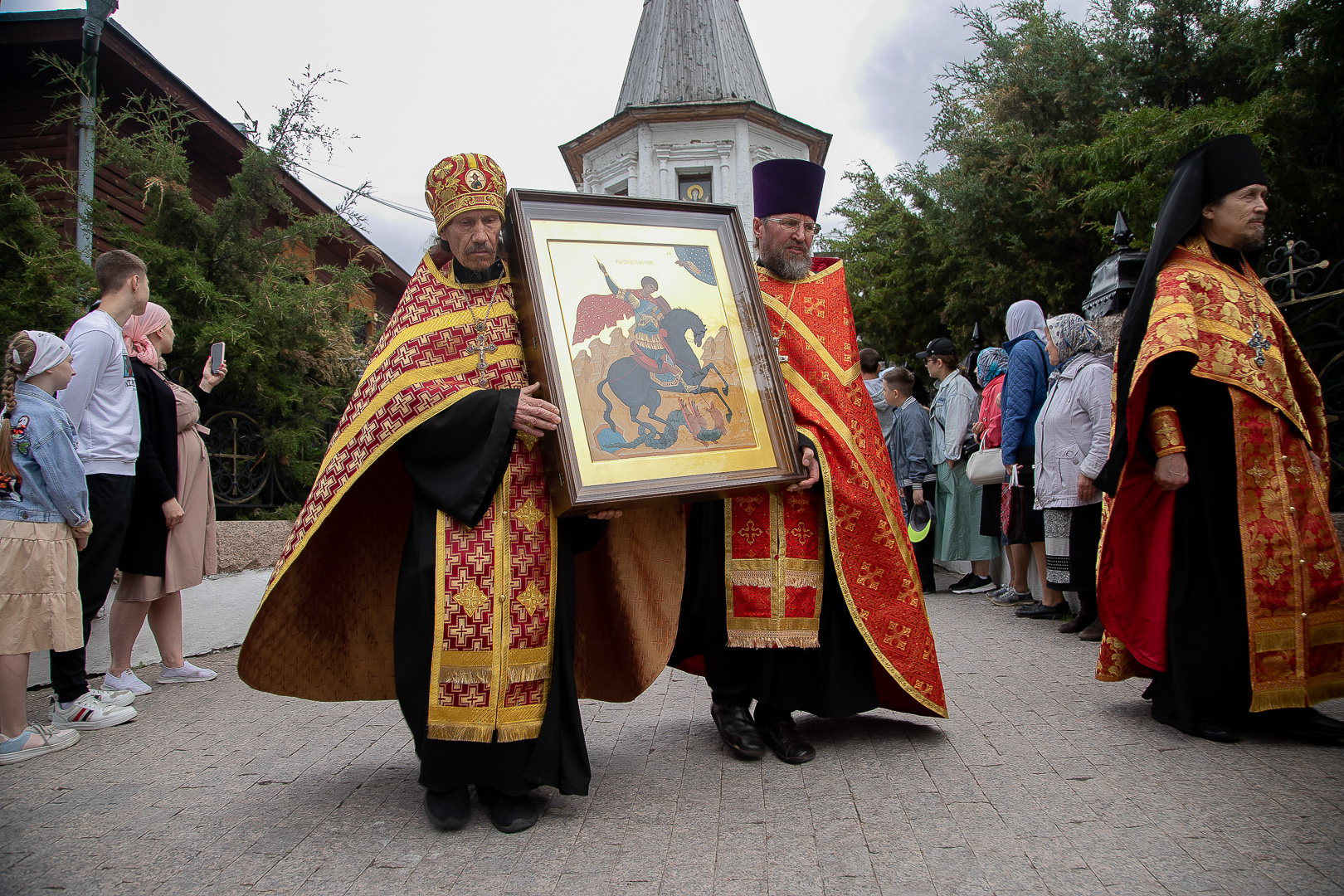 В Тюмень прибыл ковчег с мощами великомученика Георгия Победоносца |  Вслух.ru