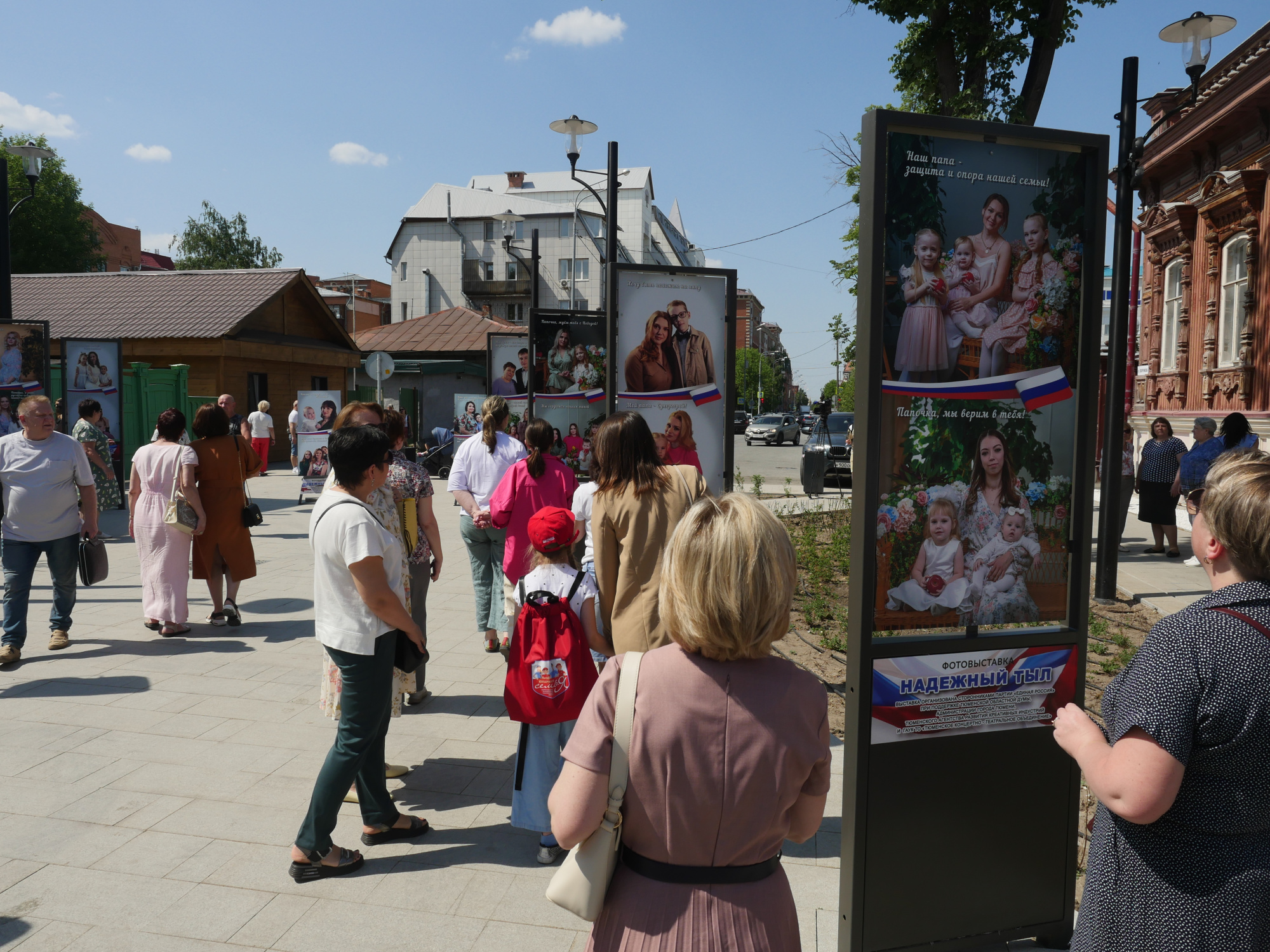 На улице Дзержинского открылась фотовыставка 