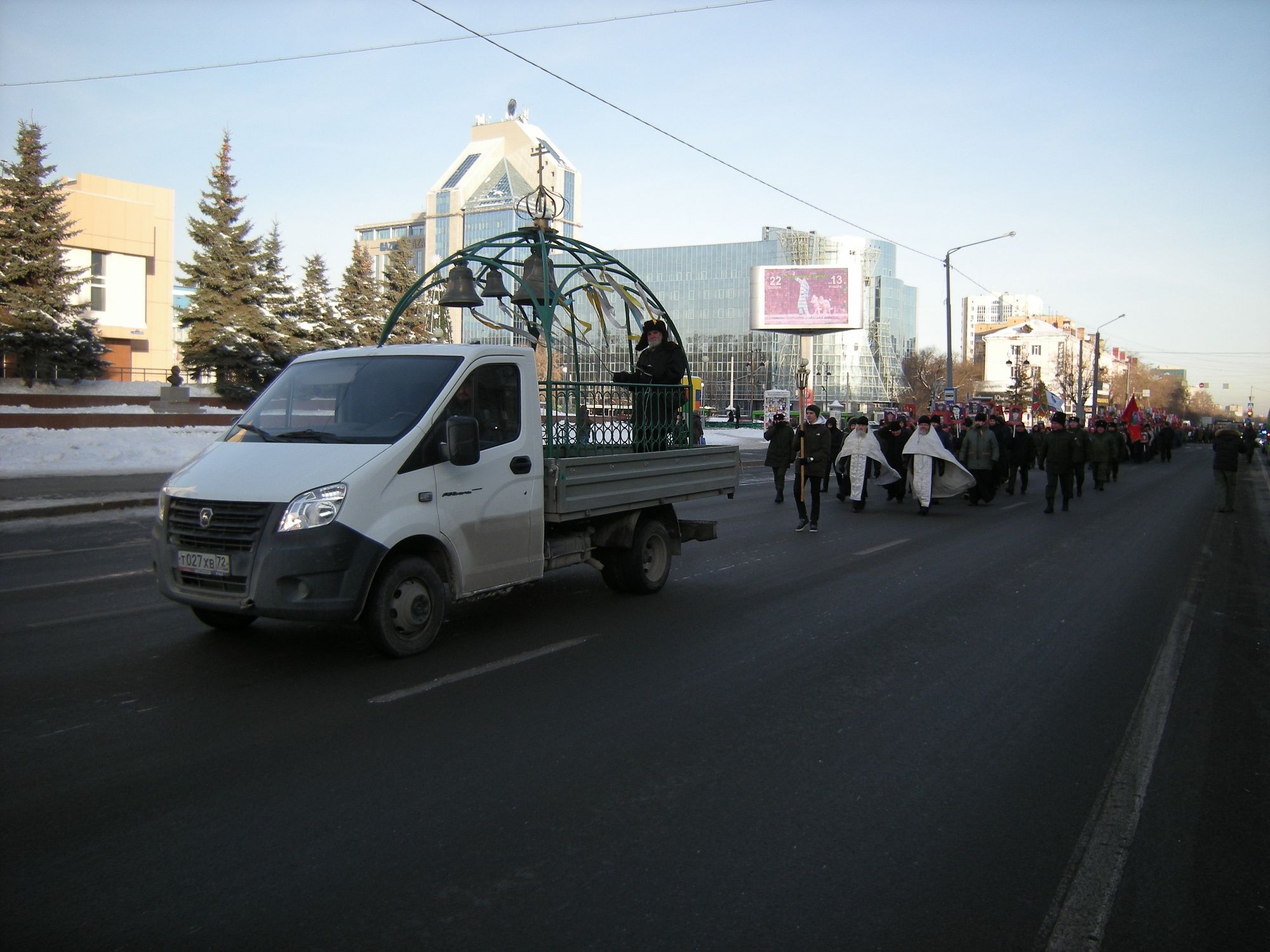 По Тюмени в День героев Отечества прошел крестный ход