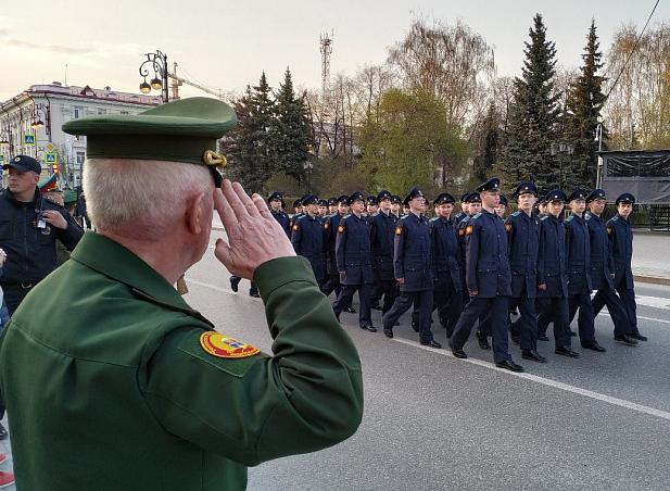 Женский полк парад победы