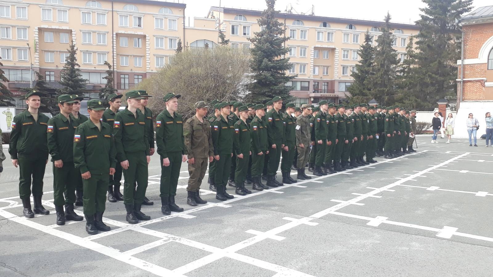 Из Тюмени в войска отправилась первая партия новобранцев | Вслух.ru