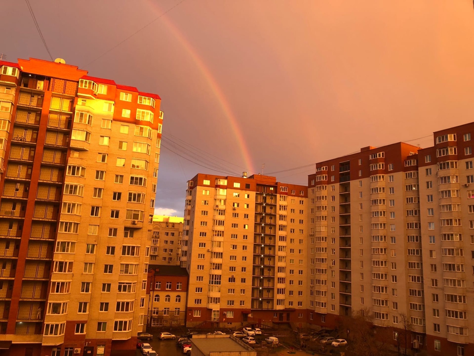 Тюмень свежие. Вечерняя Тюмень. Тюмень Весна. Апрель в городе вечером. Весна вечер город.