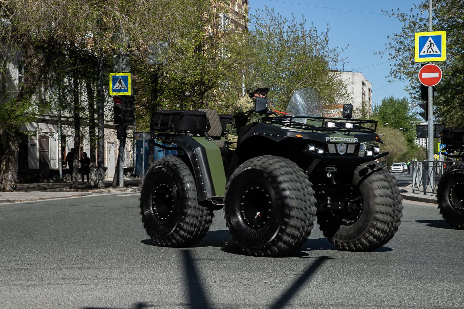 По улицам Тюмени едет военная техника | Вслух.ru