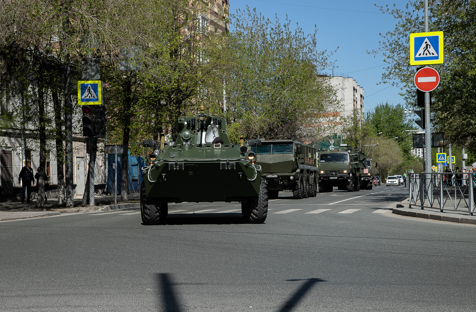 По улицам Тюмени едет военная техника | Вслух.ru