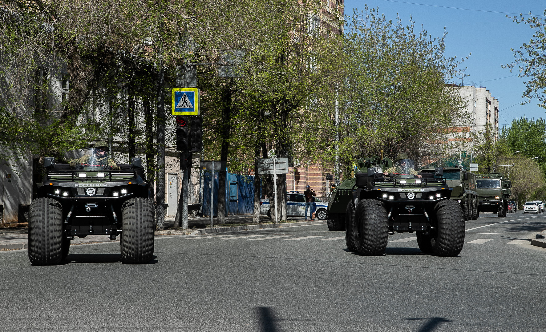 По улицам Тюмени едет военная техника | Вслух.ru