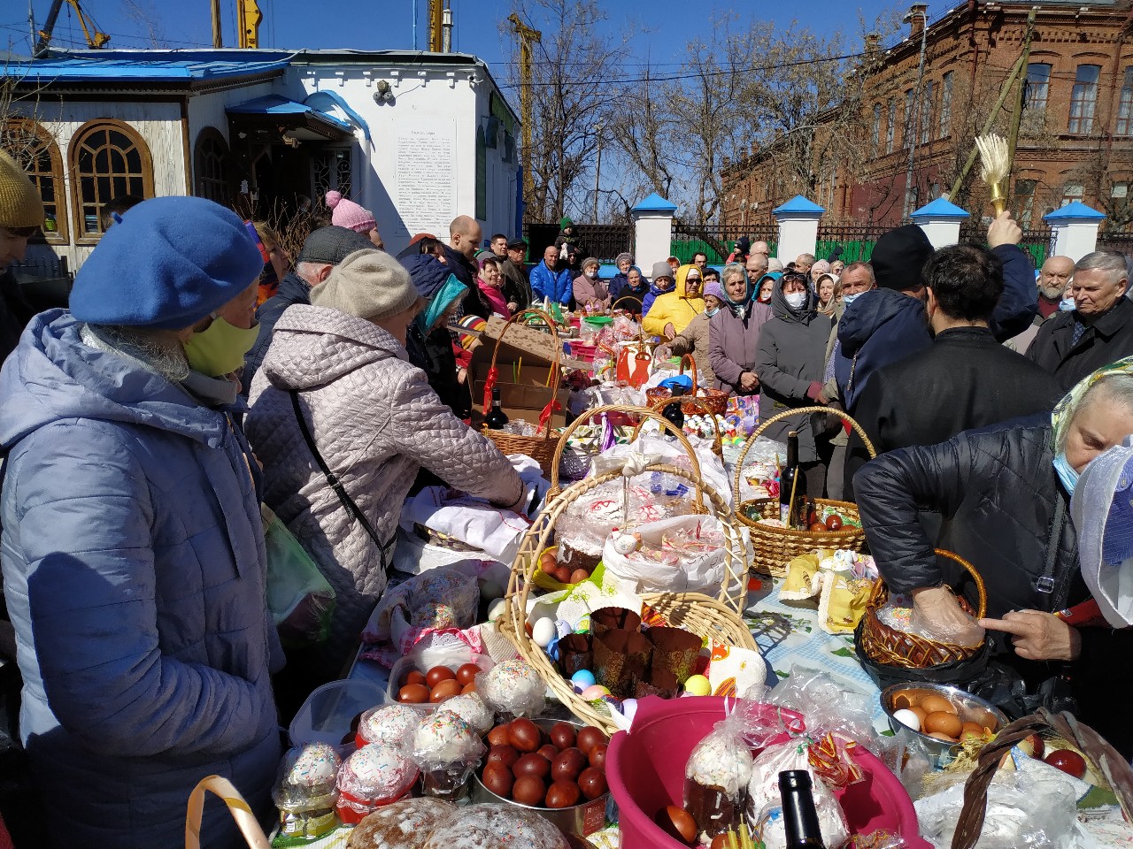 Когда святить куличи в 2024