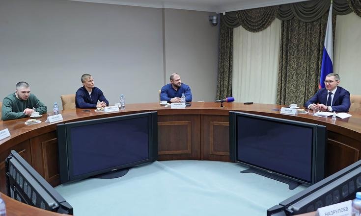 Владимир Якушев за чашкой чая встретился с участниками "Игр будущего"