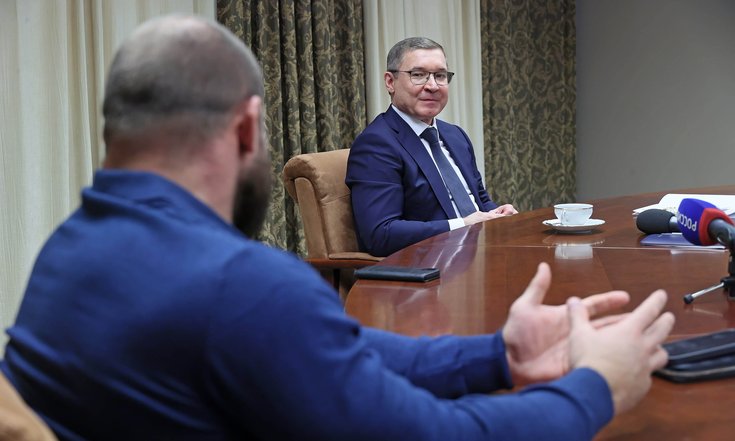 Владимир Якушев за чашкой чая встретился с участниками "Игр будущего"