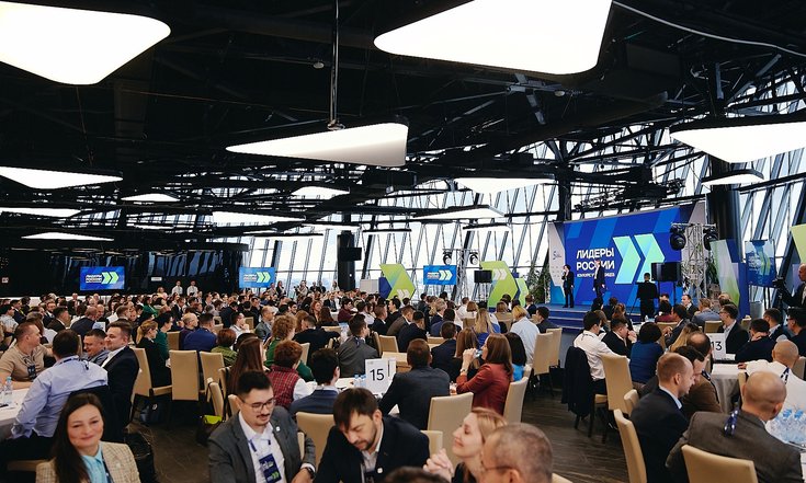 Владимир Якушев обратился к финалистам окружного этапа конкурса "Лидеры России"