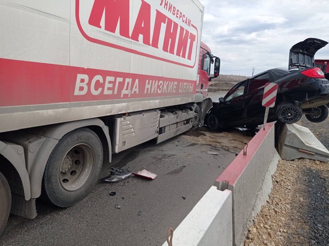 Полмашины в лепешку! На трассе в Ялуторовском районе пострадали четыре человека