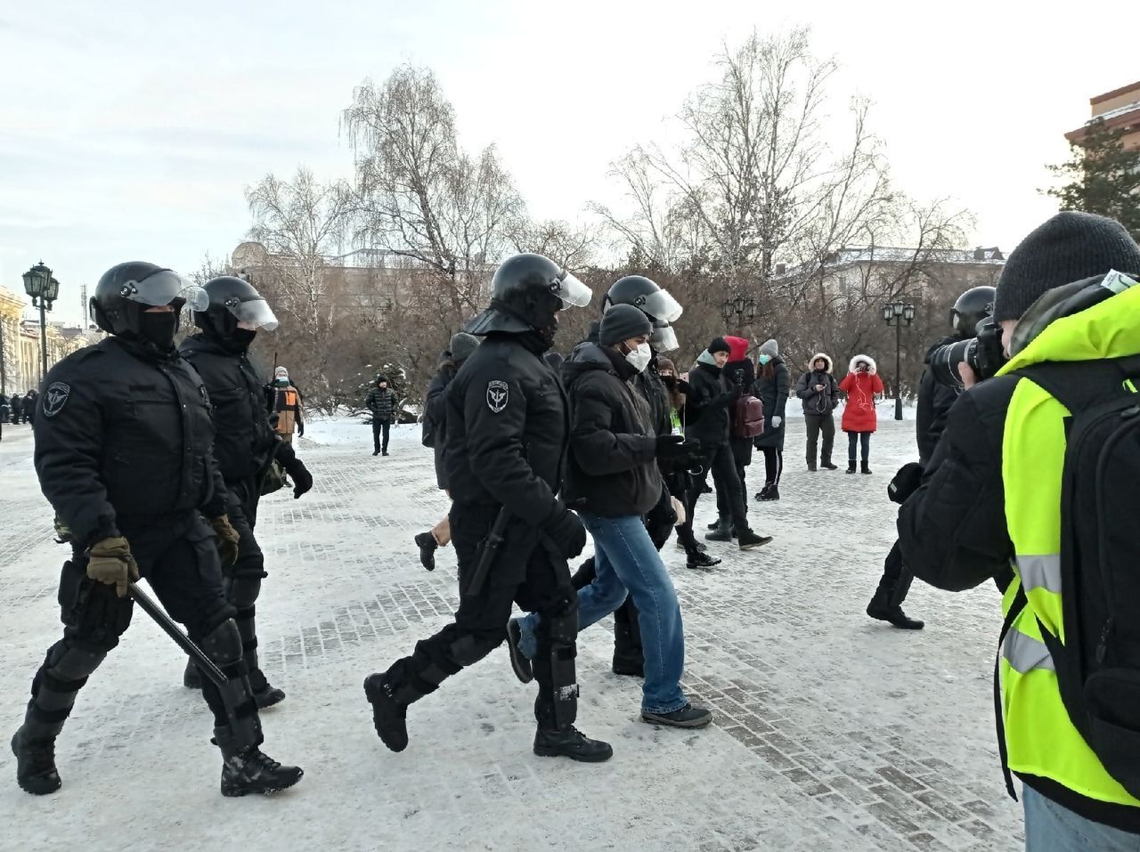 Четверо участников. Нарушение установленного порядка. Азербайджанские военные подстрекатели на митинге.