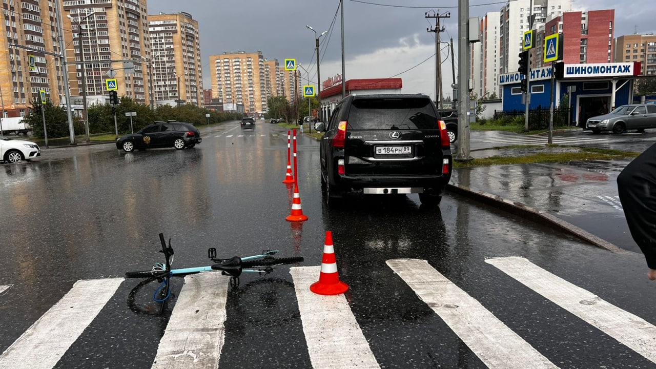 На пешеходном переходе Lexus сбил 12-летнего велосипедиста | Вслух.ru