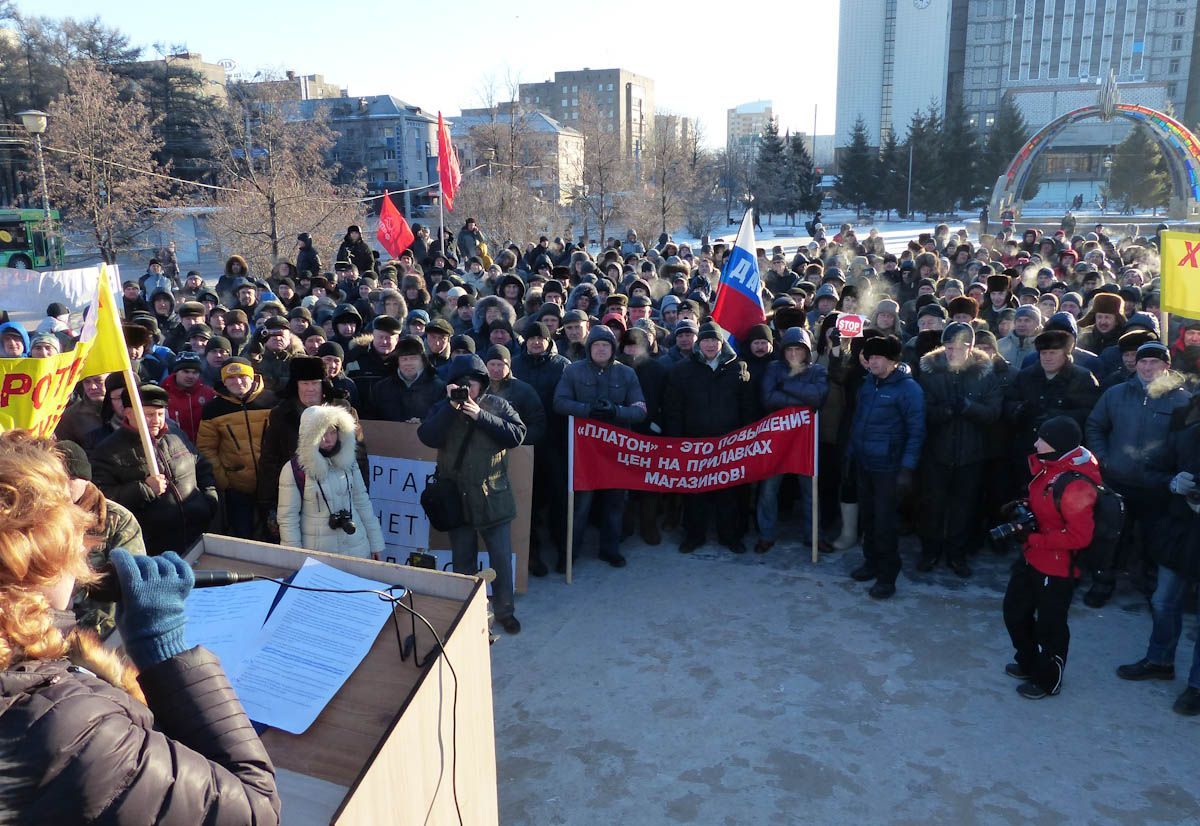 Тюменские дальнобойщики вышли на митинг против «Платона»