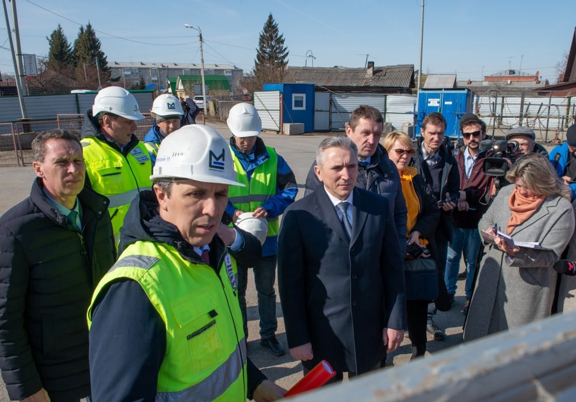 Тюмень строительство города. Путепровод в Ялуторовске. Путепровод через Транссиб в Ялуторовске. Ялуторовск открытие путепровода. Моор губернатор Тюменской области.