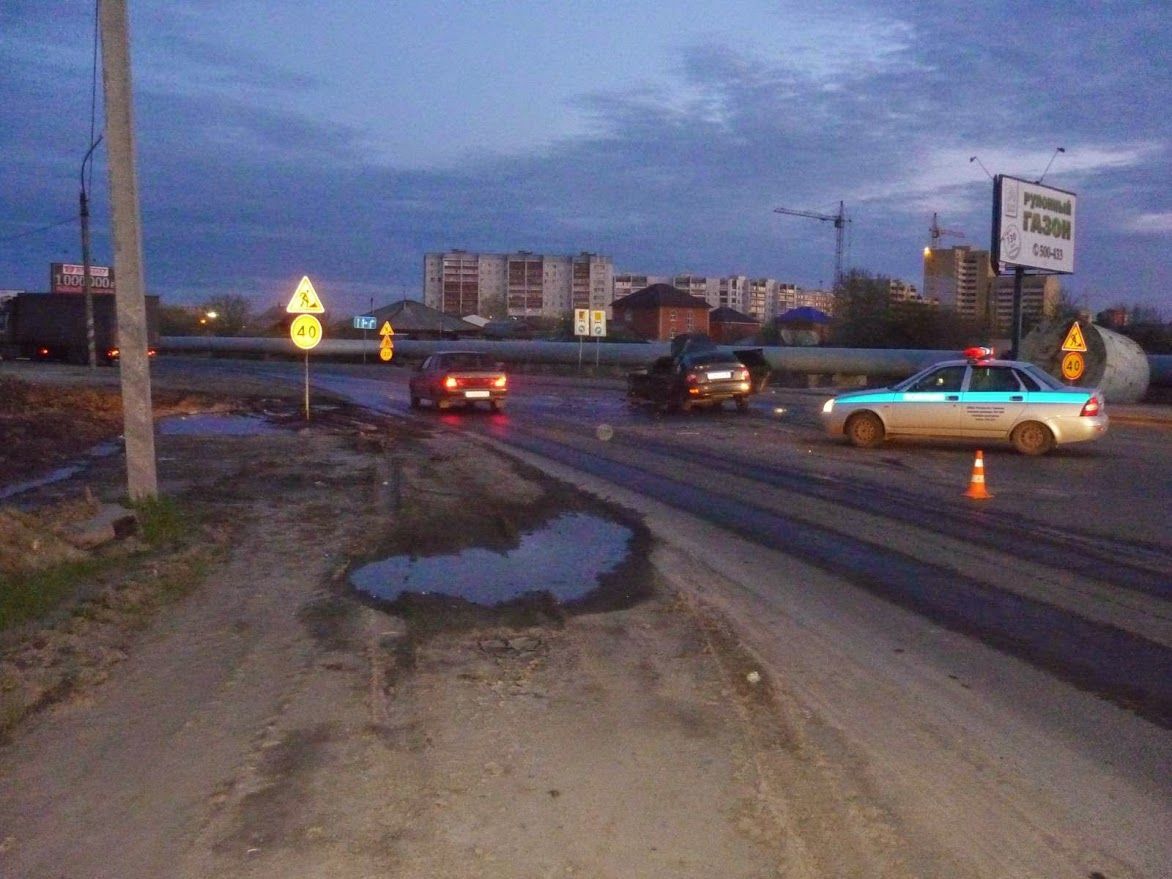 У тобольского кремля водитель погиб, влетев в опору освещения