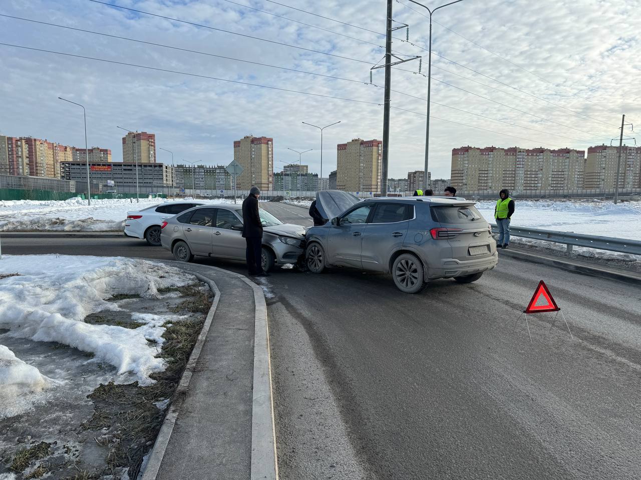 В результате столкновения двух автомобилей в Тюмени пострадал шестилетний  мальчик | Вслух.ru