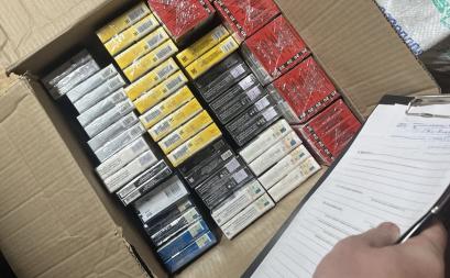 Тюменские полицейские изъяли на рынке контрафактные сигареты на 1,4 млн рублей
