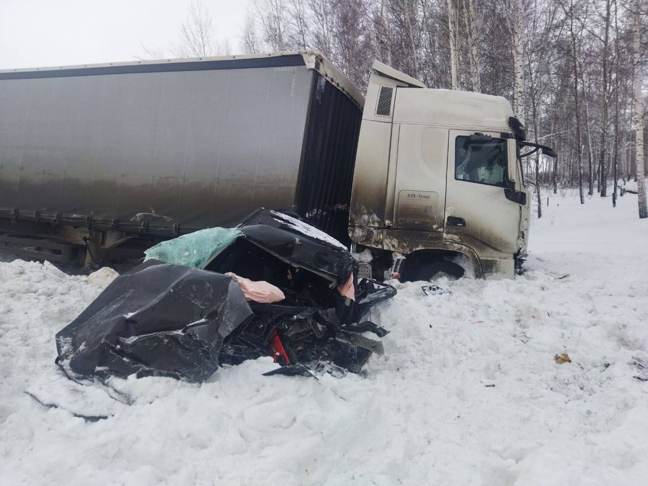 На трассе Тюмень-Омск в ДТП с большегрузом погиб водитель иномарки со  встречной полосы | Вслух.ru