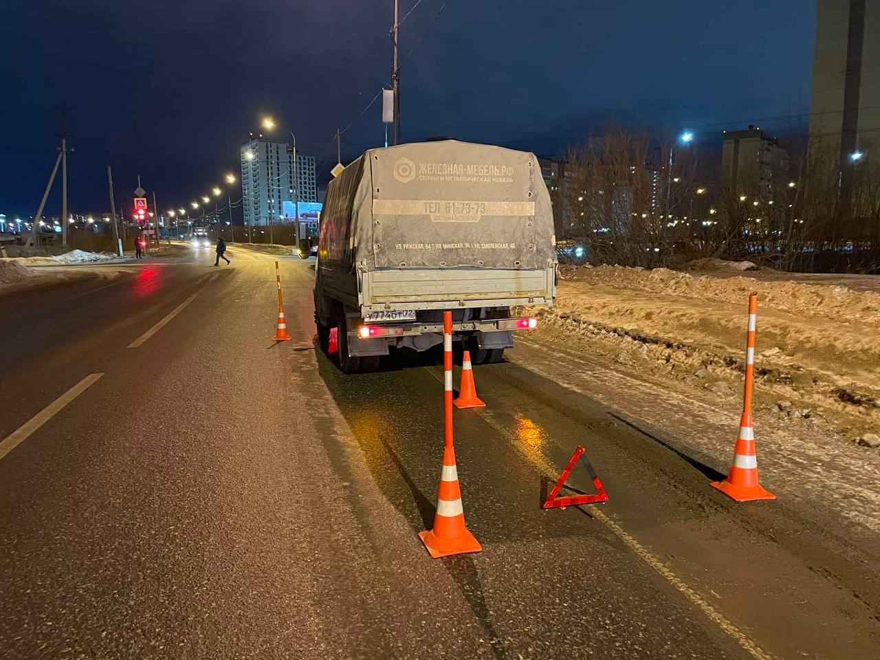 Ребенок выпал из кузова грузового автомобиля на дорогу в Тюмени | Вслух.ru