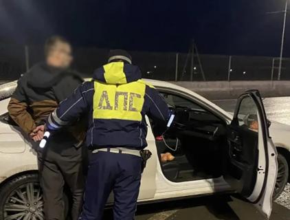 Сказал, что едет к маме: тюменские автоинспекторы остановили наркокурьера из Санкт-Петербурга
