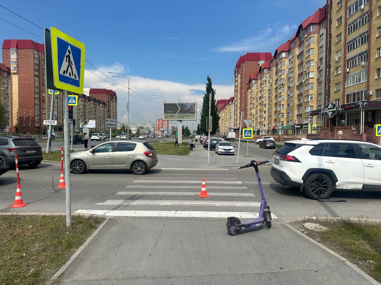 В Тюмени две школьницы на электросамокате попали в ДТП | Вслух.ru