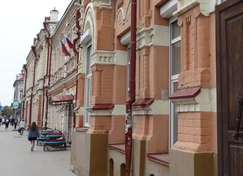 На гостевых улицах Тюмени проверят законность вывесок