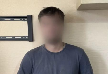 На улице Николая Зелинского в Тюмени задержали наркосбытчика, изъято 2,5 кг запрещенных веществ