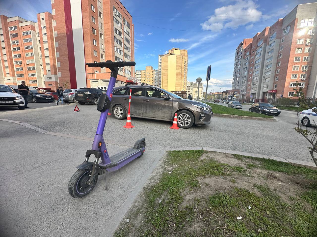 В Тюмени школьницы попали в ДТП на арендованном самокате | Вслух.ru