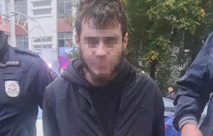 Тюменские полицейские в центре города задержали подозреваемого в сбыте наркотиков в крупном размере