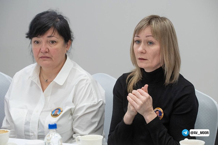 Владимир Якушев и Александр Моор встретились с матерями, потерявшими сыновей на СВО