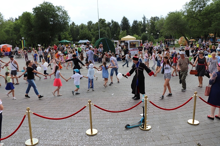 Праздник колокольного звона, кубинские танцы, концерт «Любэ». Афиша на День города