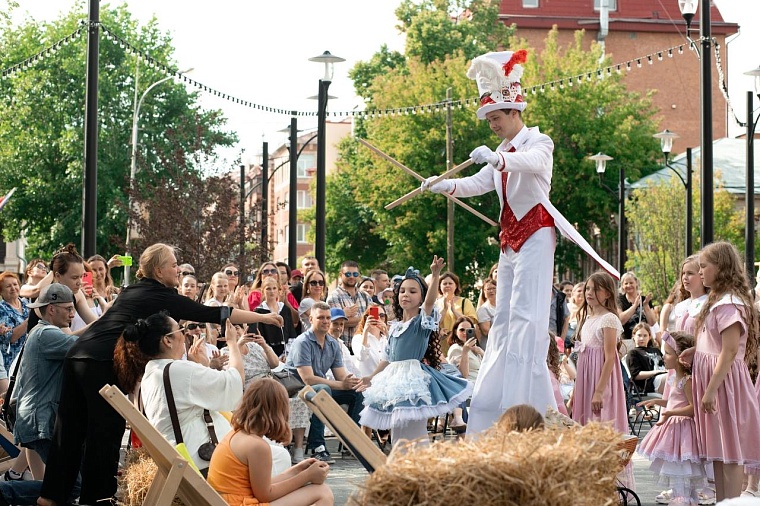 Праздник колокольного звона, кубинские танцы, концерт «Любэ». Афиша на День города