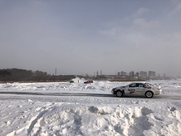 Рев моторов и скрип резины. В Тюмени завершился чемпионат области по автомобильному спорту