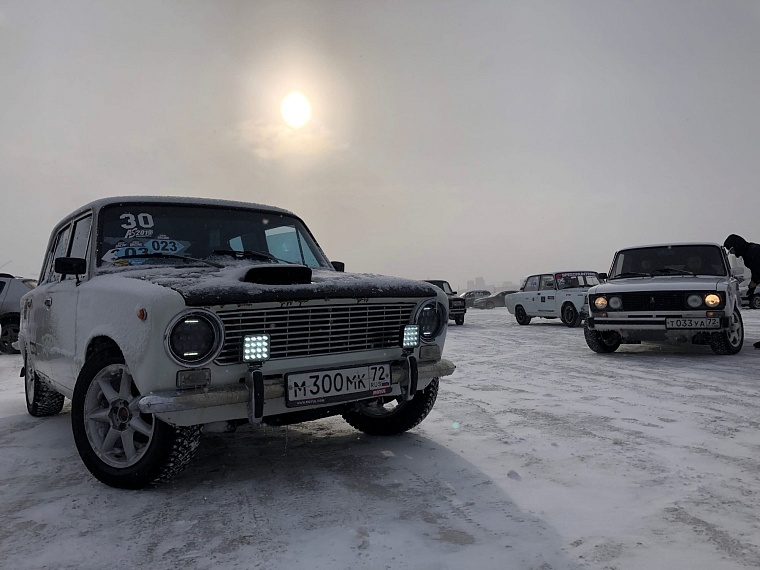 Рев моторов и скрип резины. В Тюмени завершился чемпионат области по автомобильному спорту