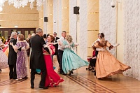 Кружись, как 300 лет назад: в Тюмени танцуют старинные танцы