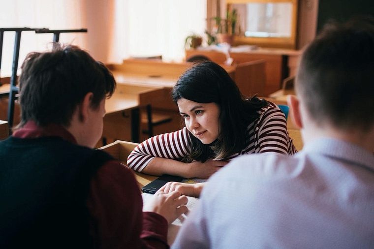 «Вышла на улицу и заплакала». Тюменка рассказала, как работала учителем в провинции