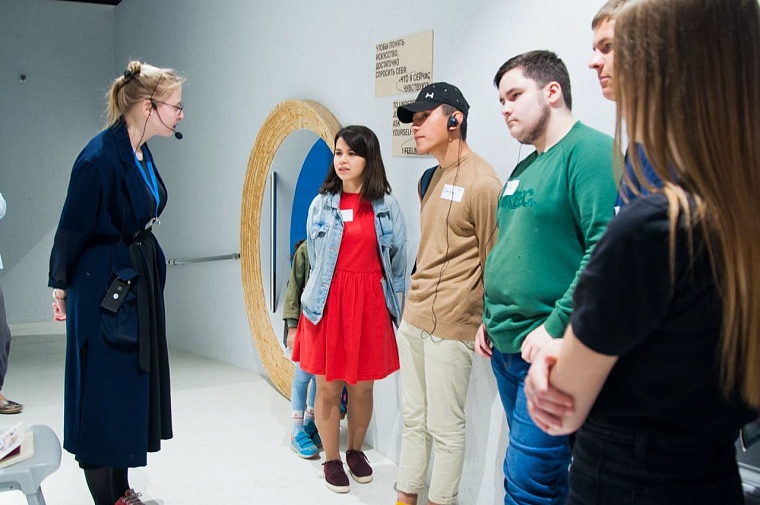 «Вышла на улицу и заплакала». Тюменка рассказала, как работала учителем в провинции