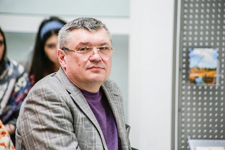 Писатель Сергей Козлов — об инстинкте толпы, 80-миллионном счастье и кризисах души и тела