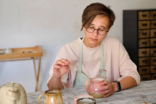 Керамика - это не унитазы! Как тюменская мастерица обучает детей